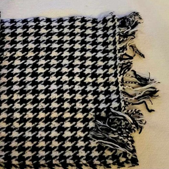 Vintage houndstooth patterned scarf / Foulard avec Motifs " Pied-de-poule " - Picture 9 of 15